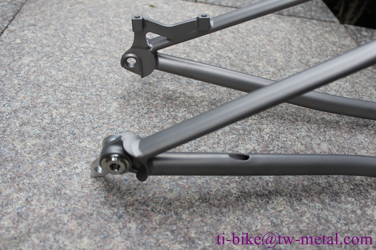 xacd titanium suspension bike frame with UDH dropouts
