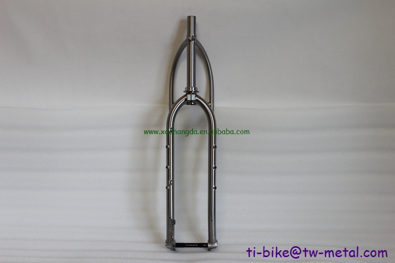 titanium truss fork with 180mm disc brake and 110MM axle design