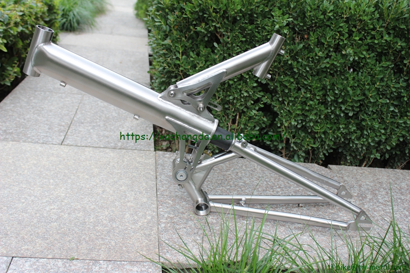 Custom titanium fold bike frame with 41T and 47T chain rings