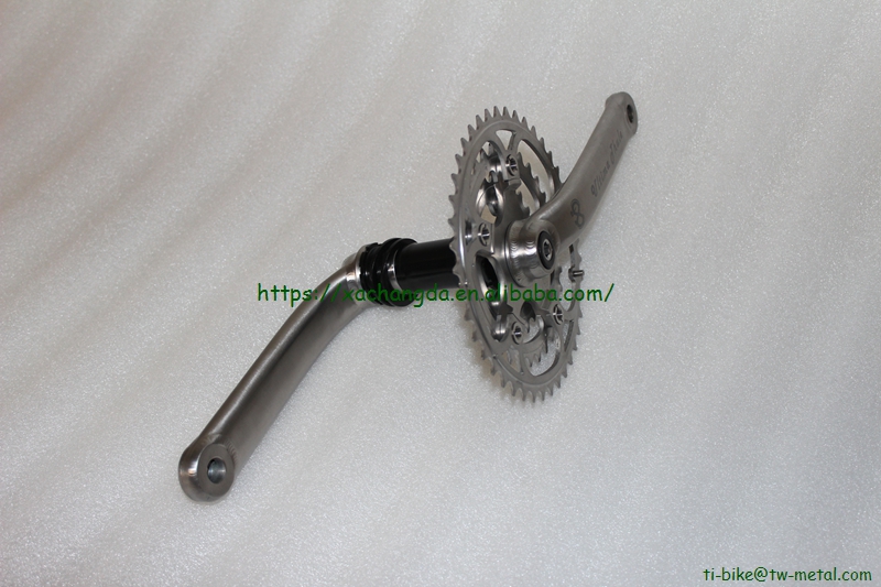 titanium cranks ISIS in 175mm length and three chain rings in 24T,32T and 42T