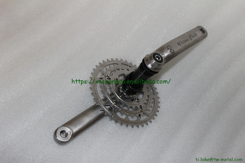 titanium cranks ISIS in 175mm length and three chain rings in 24T,32T and 42T