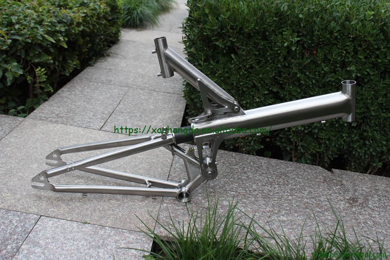 Custom titanium fold bike frame with 41T and 47T chain rings