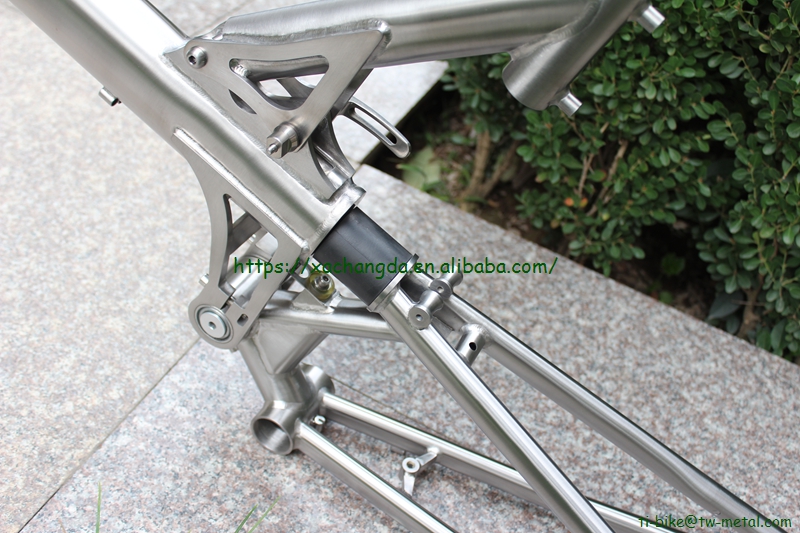 Custom titanium fold bike frame with 41T and 47T chain rings