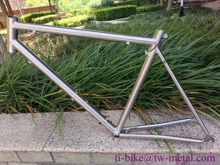 Titanium road bike frame with couplers 