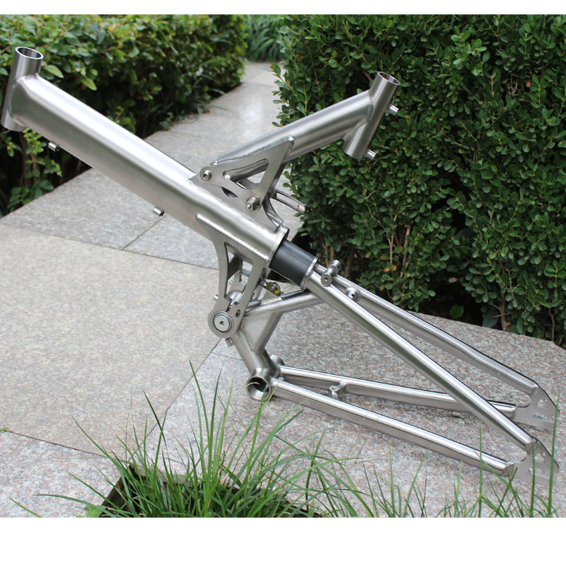 Custom titanium fold bike frame with 41T and 47T chain rings