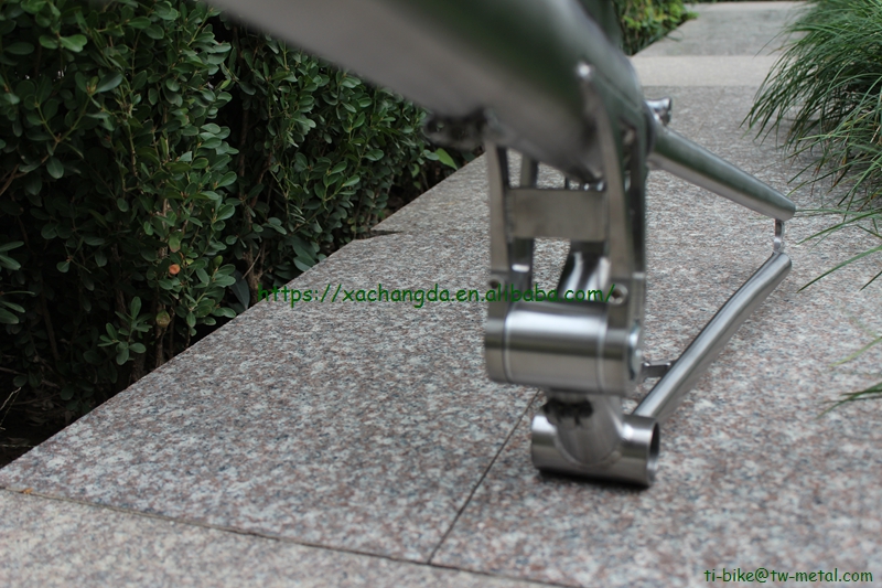 Custom titanium fold bike frame with 41T and 47T chain rings