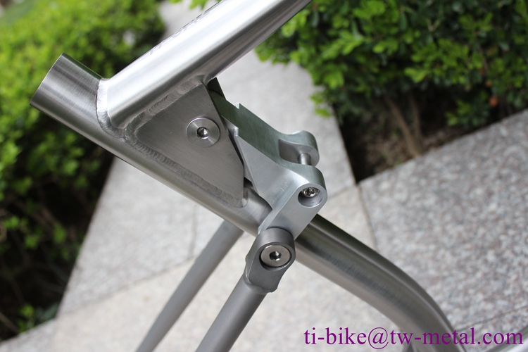 xacd titanium suspension bike frame with UDH dropouts
